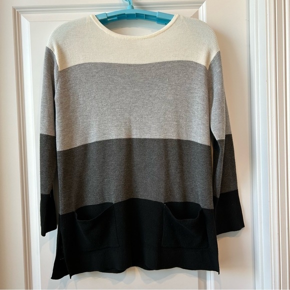 Vince Camuto Sweaters - Vince Camuto Colorblock sweater Sz S grey white black 2 front patch pockets